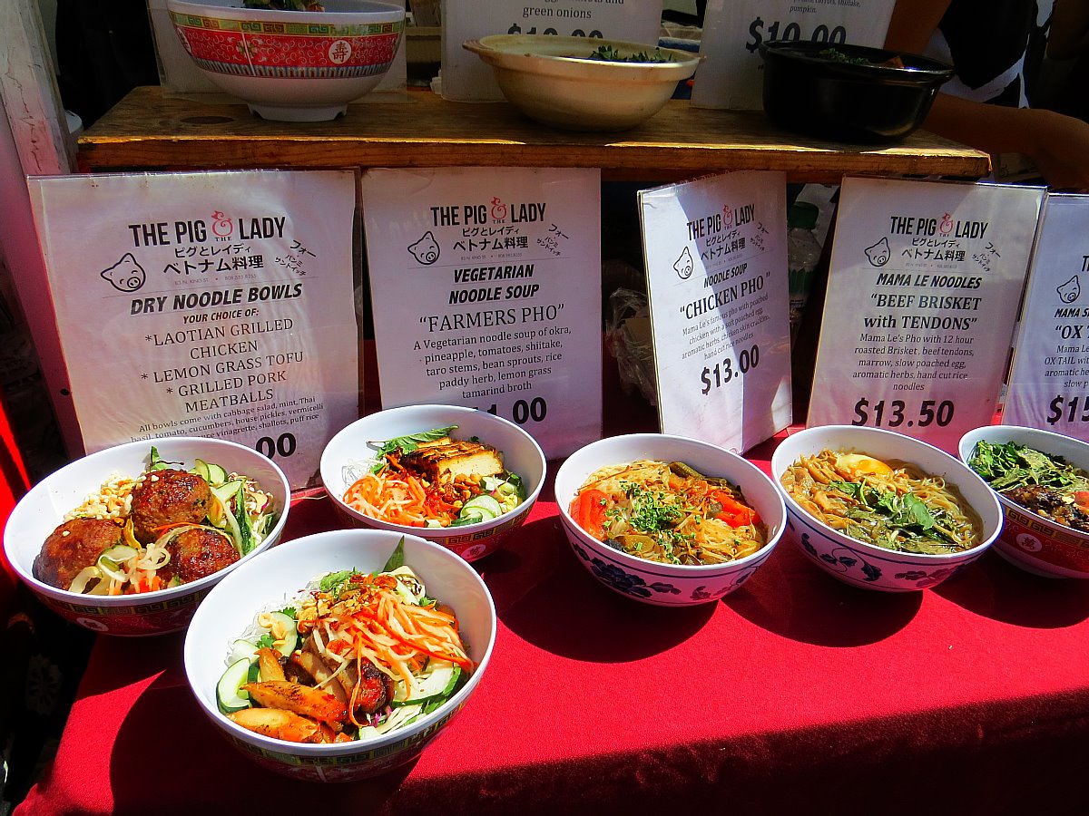 Why You Shouldn't Miss The KCC Farmer's Market On Oahu, Hawaii Eating